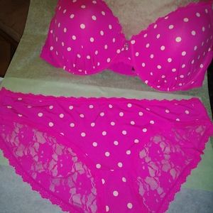 Plus wemons bra &panties set.